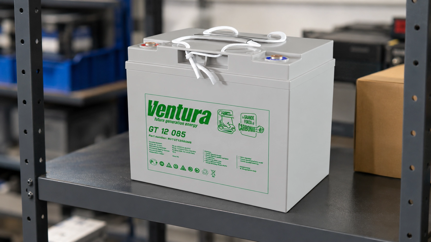 Аккумулятор Ventura GT 12 085 на металлической полке для тягового применения, промышленного оборудования и автономного питания.